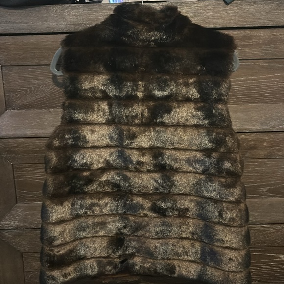 Michael Kors faux fur vest. Size XL. - Picture 2 of 4